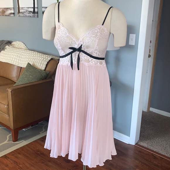 Morgan Taylor Other - MORGAN TAYLOR Chiffon Nightie / Powder Pink Pleated Chiffon small